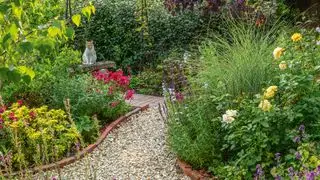 idées de jardin de chalet devant la cour