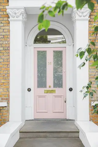 limpieza de puertas de entrada