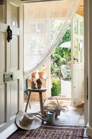 Ideas para el porche de una cabaña: humildes y rústicas