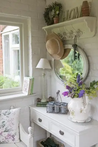 Ideas para el porche de una cabaña: cree un rincón de lectura vintage