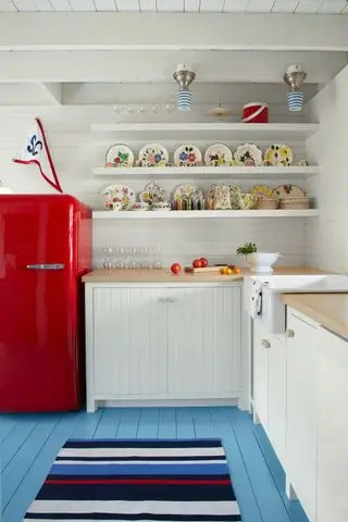 Blåmalet køkkengulv