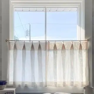 Cortinas e painéis decorativos para café sem forro com pregas superiores