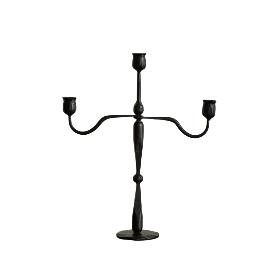 Candelabro in ferro forgiato' loading='lazy' title=