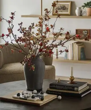 Getrocknetes Blumenarrangement in Vase