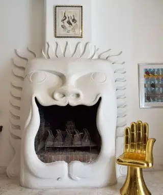 Chimenea en forma de rostro al estilo mexicano.