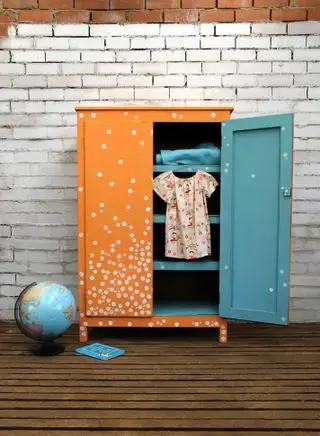 Ideas de muebles pintados para habitaciones infantiles: un armario.