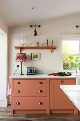 Pastel orange køkken