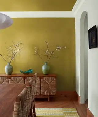 Dovresti dipingere il soffitto dello stesso colore delle pareti? Chiediamo agli esperti