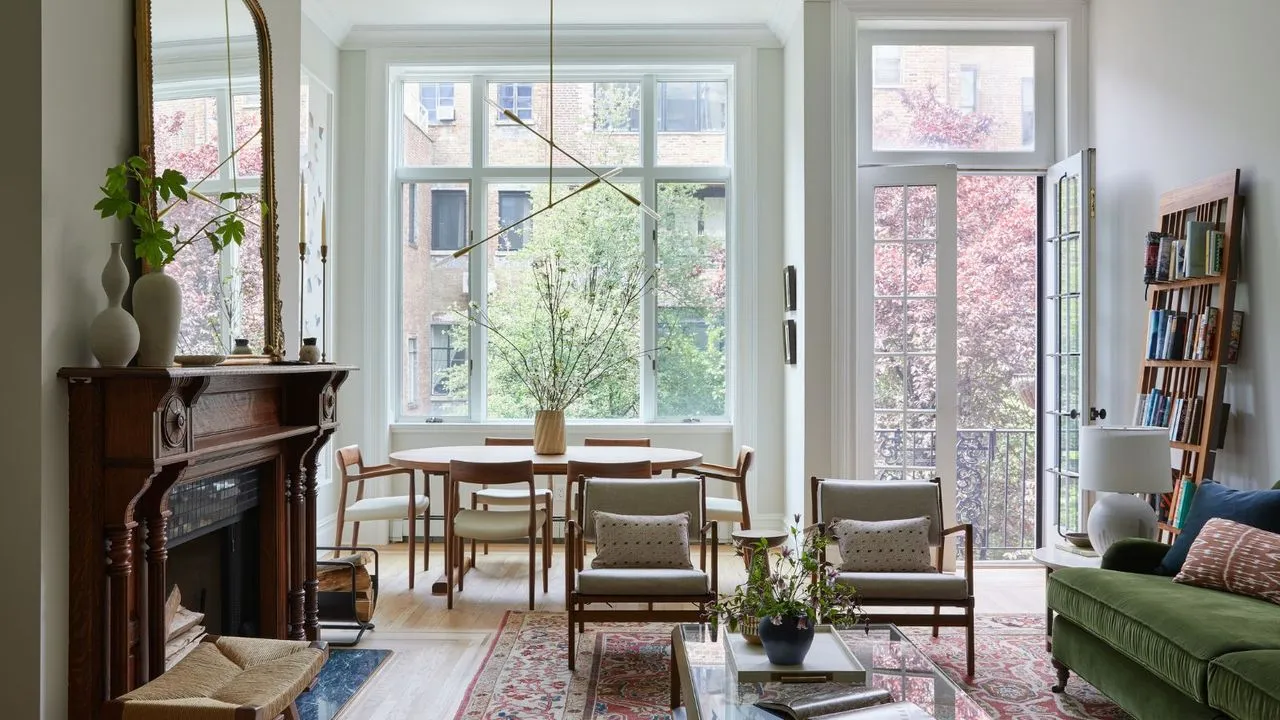 stue med lysegrå vegger' loading='lazy' title=