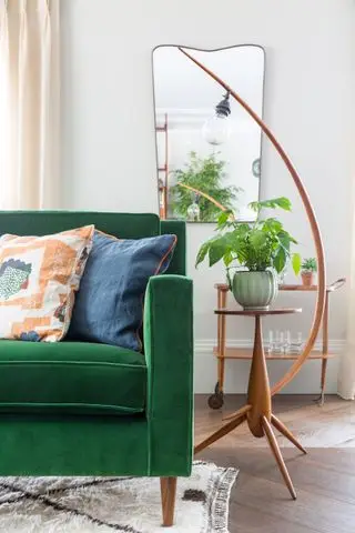 Idéias para salas de estar com sofá verde – 11 maneiras de complementar assentos lindos
