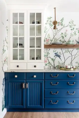 Kvetinová chinoiserie tapeta Amanda George v kuchyni/jedáleni