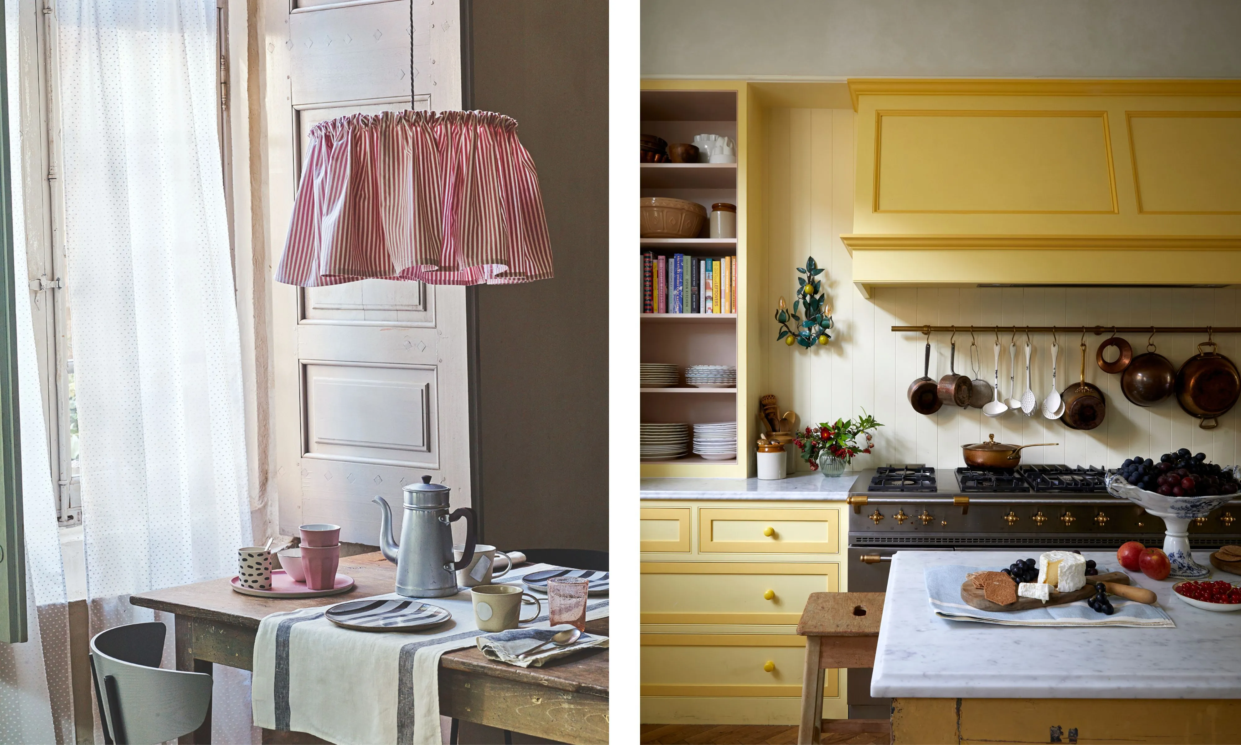Esta composición de lado a lado resalta dos encantadores espacios interiores eclécticos caracterizados por tonos cálidos y texturas vintage. La imagen de la izquierda muestra una mesa de comedor de madera rústica con cerámicas que no combinan y una tetera plateada colocada debajo de una lámpara colgante única con una pantalla de tela a rayas rojas y blancas con volantes. A la derecha, una cocina luminosa cuenta con gabinetes de color amarillo mantecoso y una gran campana extractora a juego con una isla con cubierta de mármol que muestra una variedad de queso y fruta. Los utensilios de cocina de cobre cuelgan de un riel de latón contra un protector contra salpicaduras con paneles blancos, mientras que las estanterías abiertas llenas de libros y platos se suman a la acogedora atmósfera de vida.' loading='lazy' title=