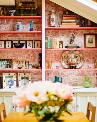 Cómo mezclar patrones - estanterías en el comedor