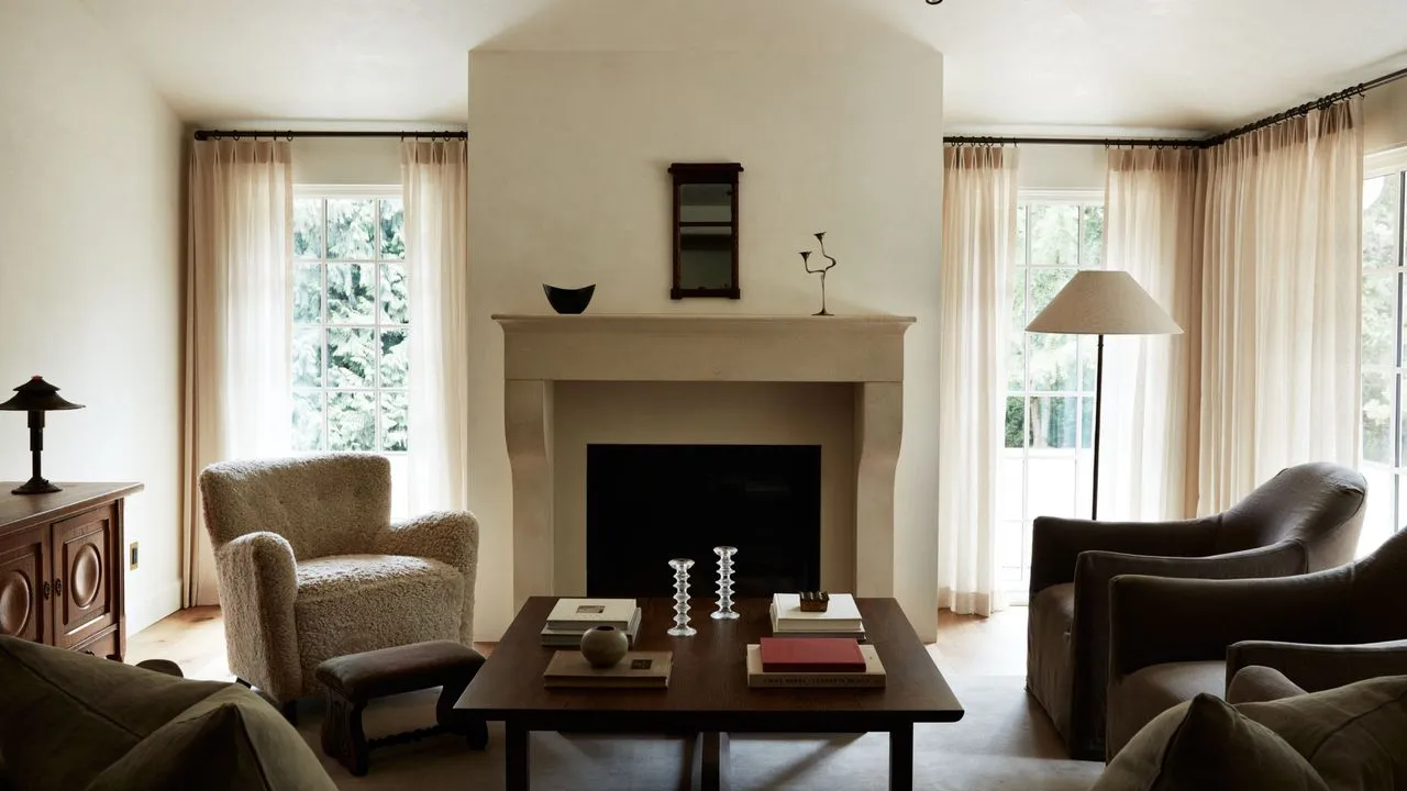 Design DNA: Et East Coast Townhouse med West Coast Sensibilities – Besøg $23 Million NYC Parlor Room, der nægter at spille det sikkert