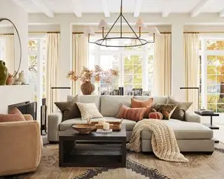 Decorazioni per il Ringraziamento del Pottery Barn, soggiorno accogliente