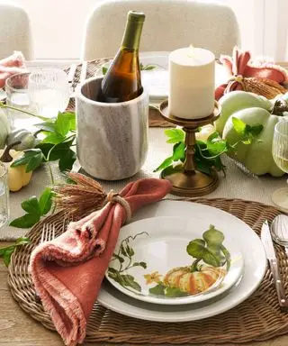 Pottery Barn Idee per decorazioni per il Ringraziamento, tavolo decorato