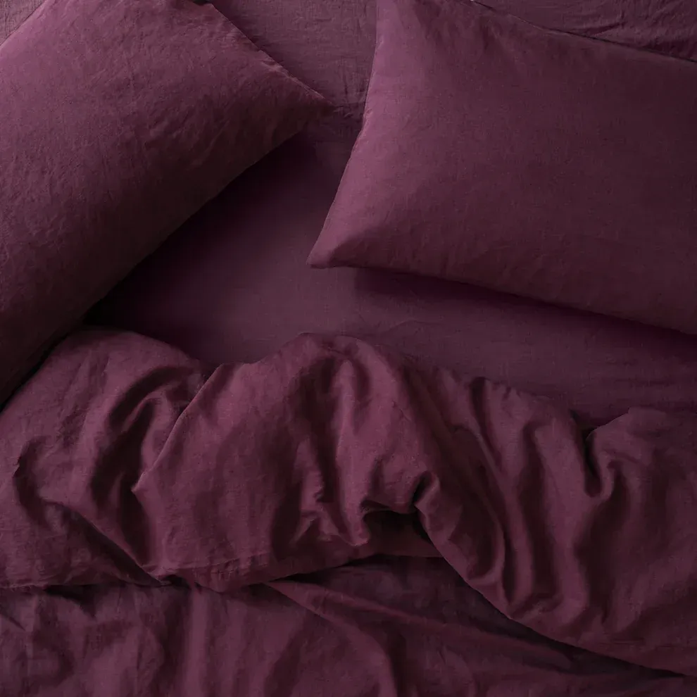 Sengetøy i mørk lilla lin' loading='lazy' title=