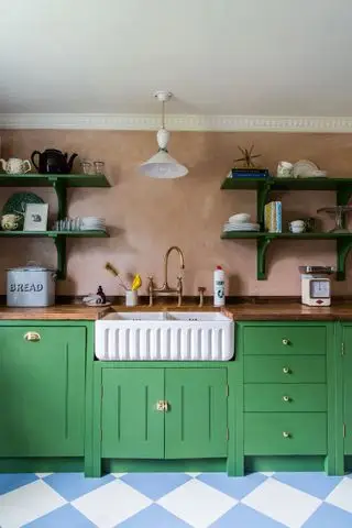 British Standard by Plain English-Küche in Littel Greene