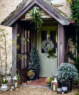 Weihnachtsdeko-Ideen für die Veranda im Freien