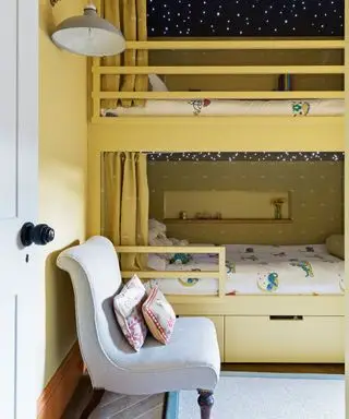 Ideen für Kinderzimmerfarben, gelbes Schlafzimmer mit Etagenbetten