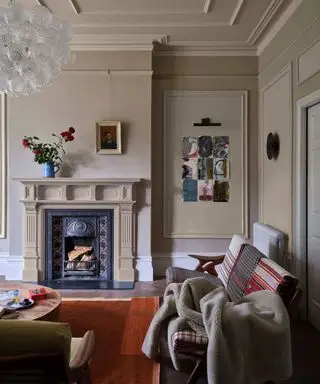 Farrow & Ball teplý neutrální obývací pokoj