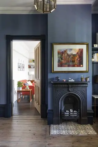 Cómo decorar una chimenea vacía: 6 ideas de estilo preferidas por los diseñadores de interiores
