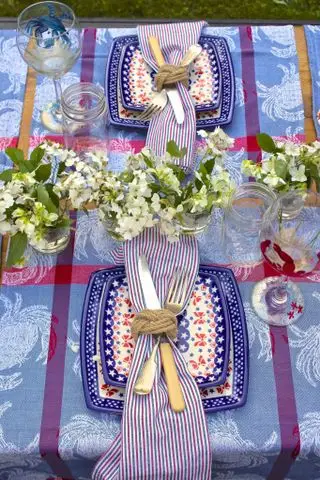 configuração da mesa do quarto de julho