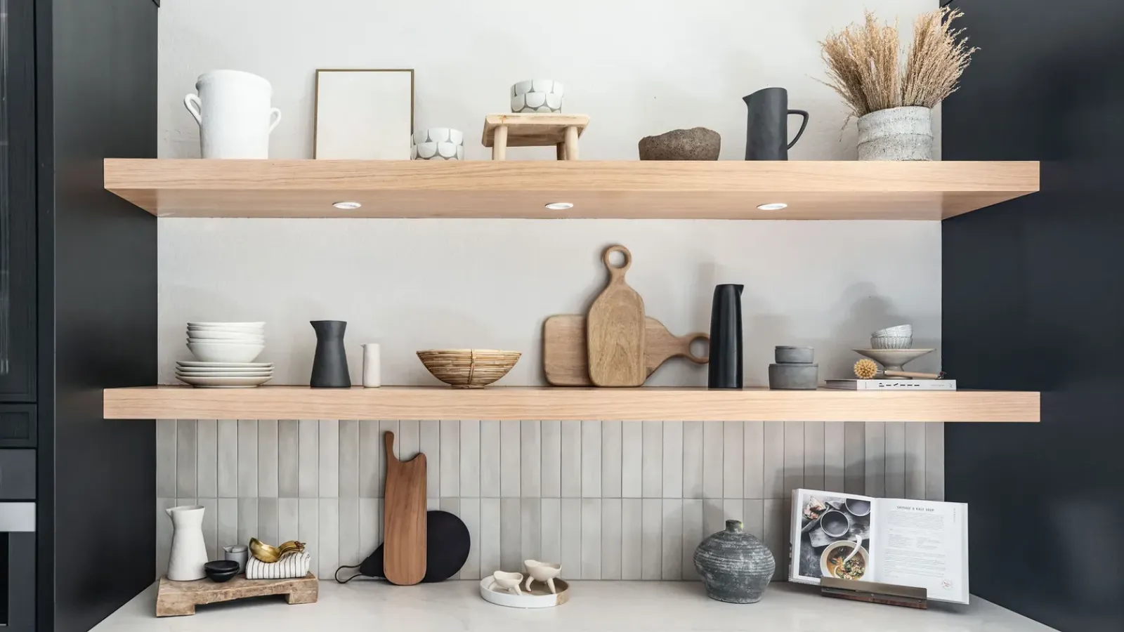 Joanna Gaines ved, hvordan man designer chic køkkenopbevaring - disse 12 Magnolia -køber bringer vintage charme og praktisk stil til dine bordplader