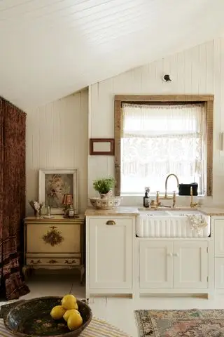 Pomysły na kuchnię w stylu vintage – 12 projektów podkreślających charakter i urok