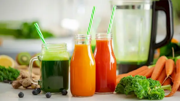Den virale Mason jar blender hacken er 'den perfekte tidsbespareren for travle kjøkken' - men er det til og med trygt?