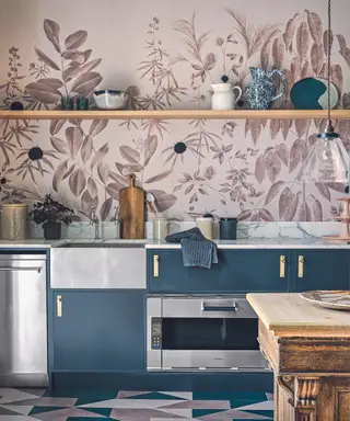O que está substituindo as cozinhas Shaker? Estes são os estilos de cozinha atualizados que os designers estão de olho