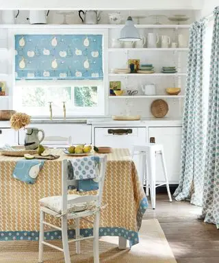 Nápady-závesy-do kuchyne-Vanessa-Arbuthnott-2