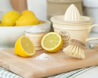 Como restaurar ferragens de latão – limão e sal