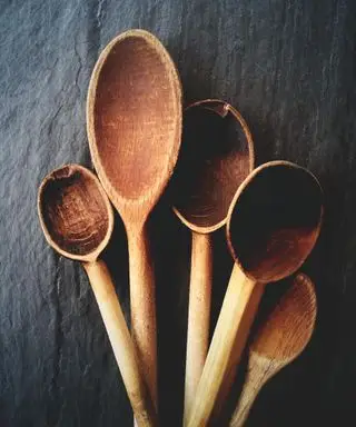 Soy un ávido cocinero casero: así es como limpio y desinfecto mis cucharas de madera