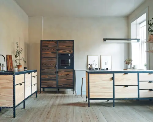 Cocina independiente con mesa vintage
