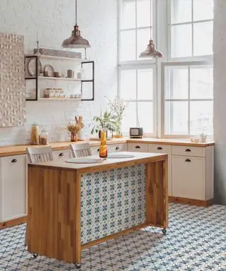 Piastrelle Kelmscott Fired Earth in una moderna cucina rustica