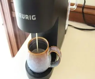 Préparer du café avec la cafetière Keurig K-Supreme SMART
