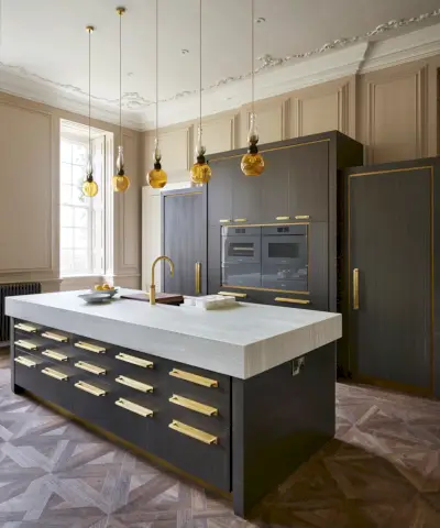 Ideen für einwandige Küchen – 9 Möglichkeiten, den kleinsten Grundriss in ein herausragendes Designmerkmal zu verwandeln