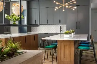 Cucina Grigia Con Doppia Isola Cucina