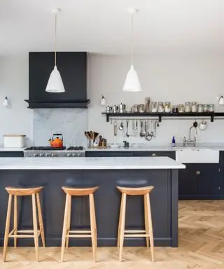 cucina shaker, moderna cucina shaker blu e bianca
