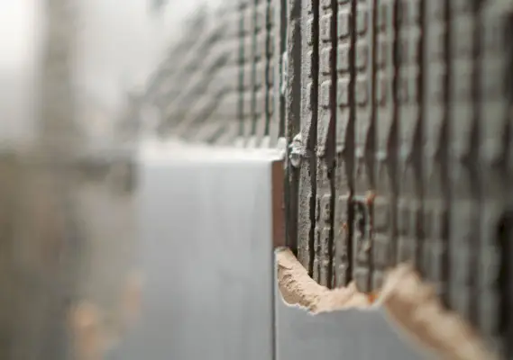 Cómo quitar los azulejos de la pared: en cinco sencillos pasos