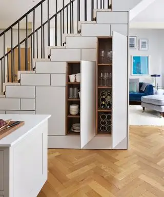 Ideas-despensa-debajo-de-escaleras-Casa Redonda