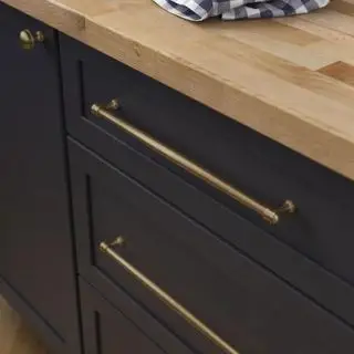 Mosiężna szuflada i uchwyt szafki