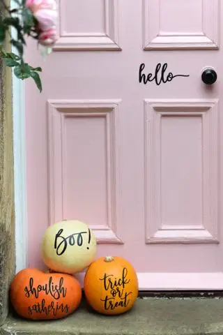 Halloween-Dekorationsideen: Kürbisaufkleber
