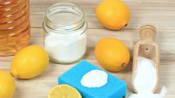 Czyszczenie solą – jak wykorzystać ten naturalny produkt na plamy i nie tylko
