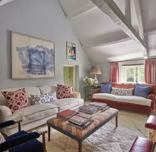 Vanrenen GW projeta sala de estar em casa de campo