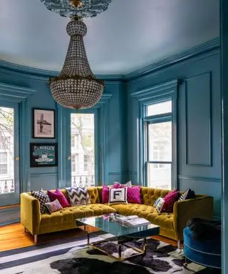 Modrý obývací pokoj od Farrow & Ball