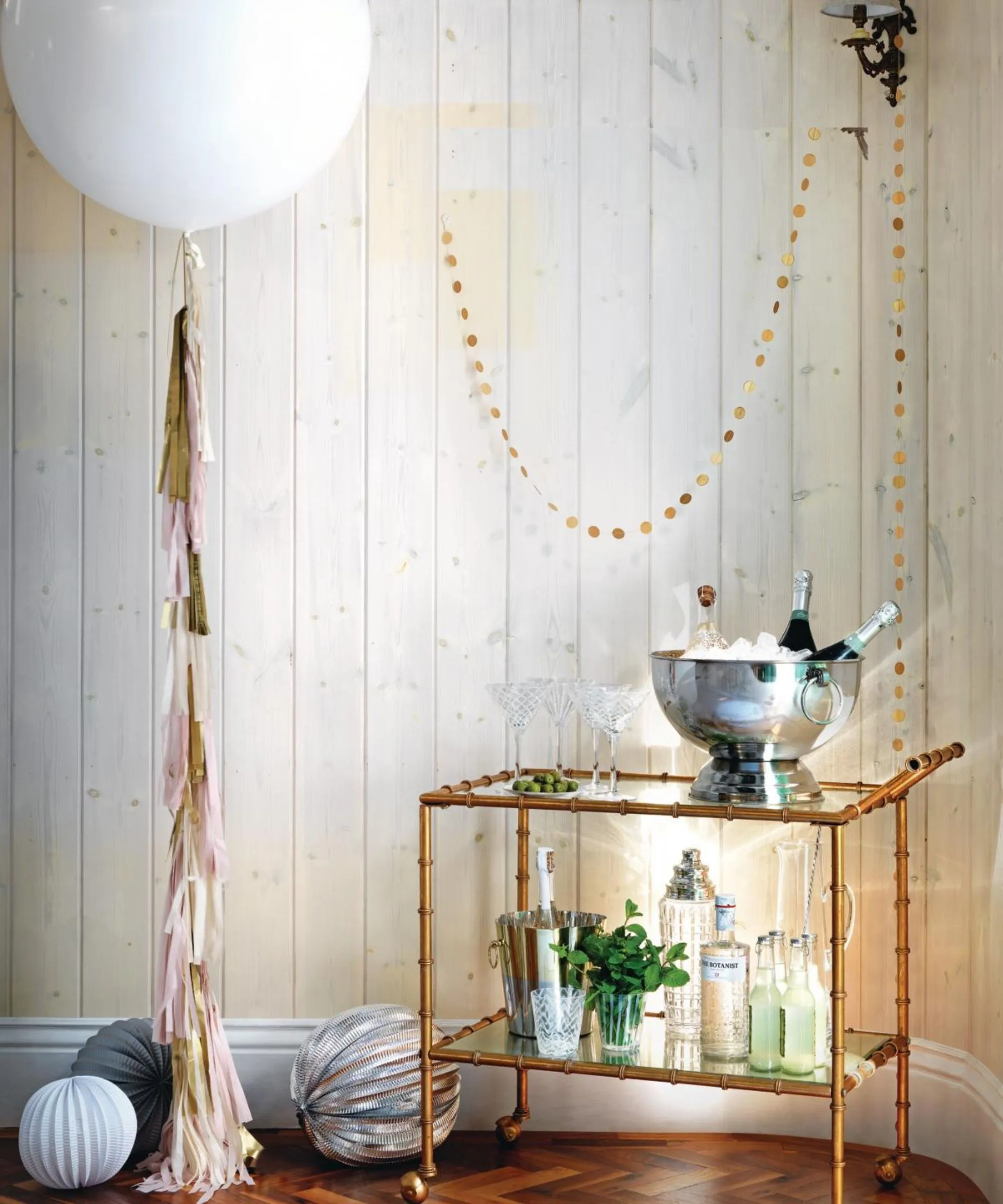 Slávnostný barový vozík s vedrom ľadu' loading='lazy' title=