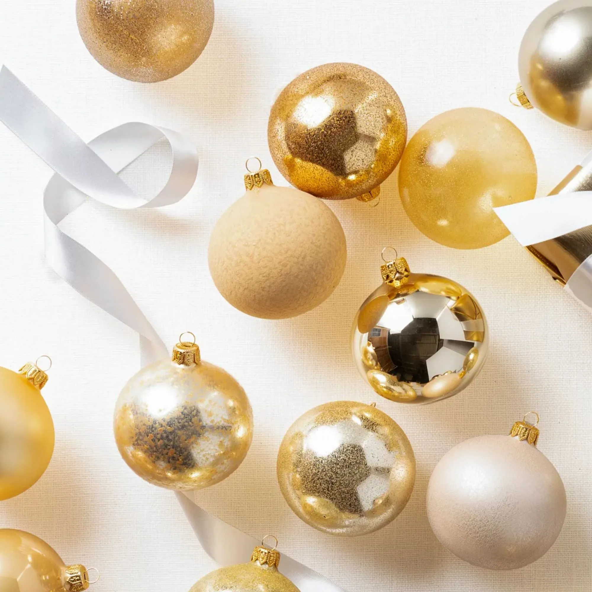 Décorations de Noël dorées' loading='lazy' title=