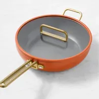 'יש כאן הרבה מה לאהוב' - We Were Blown Away על ידי המחבת של סטנלי טוצ'י, והיא במבצע ממש עכשיו